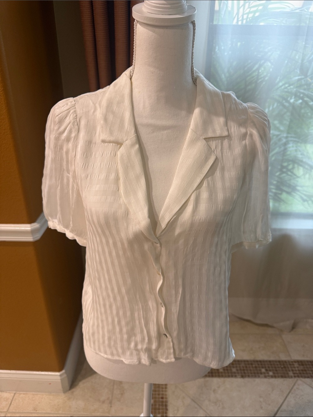Classic White Short-Sleeve Button Front Women's Top Zara